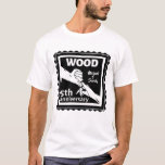 T-shirt 5e anniversaire du Mariage tenant la main bois<br><div class="desc">Si vous désirez de l'aide pour customiser ce design, veuillez utiliser le bouton de demande de ce concepteur, juste en dessous de ce texte. Ce design noir et blanc a les mains d'un couple marié avec leurs petits doigts liés ensemble dans un geste romantique. Un design pour votre 5ème, 5ème...</div>