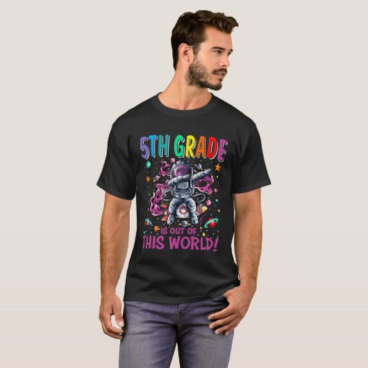 T-shirt 5th Grade Is Out Of This World Space Rocket (Devant entier)