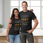 T-shirt 60th Birthday 1964 Ajouter Nom Black Gold Party<br><div class="desc">Custom 60th Birthday Guest of Honor Black and Gold T-Shirt - Né Édition 1964. Célébrez votre anniversaire d'étape avec style grâce à notre t-shirt Custom 60th Birthday Guest of Honor. Notre tee-shirt noir et or est la pièce parfaite pour cette occasion spéciale. Avec un design qui affiche fièrement "1964", portez...</div>