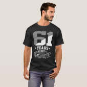 T-shirt 61 ans d'être génial - 61e anniversaire (Devant entier)