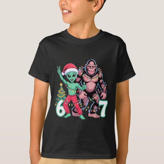 T-shirt 6 7 Meme Christmas Alien Sasquatch Six Seven Fun  (Devant)
