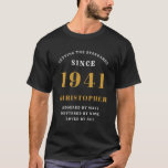 T-shirt 80th Birthday Born 1941 Black Ajouter votre nom Am<br><div class="desc">80e anniversaire,  né 1941 ajouter votre nom personnalisé d'anniversaire noir Tshirt pour lui. customisez facilement tout le texte sur ce T-shirt "Anniversaire" en utilisant le modèle fourni. Une partie de la gamme de "Standards d'établissement" d'idées d'anniversaire.</div>