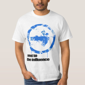 T-shirt À côté de l'influence
