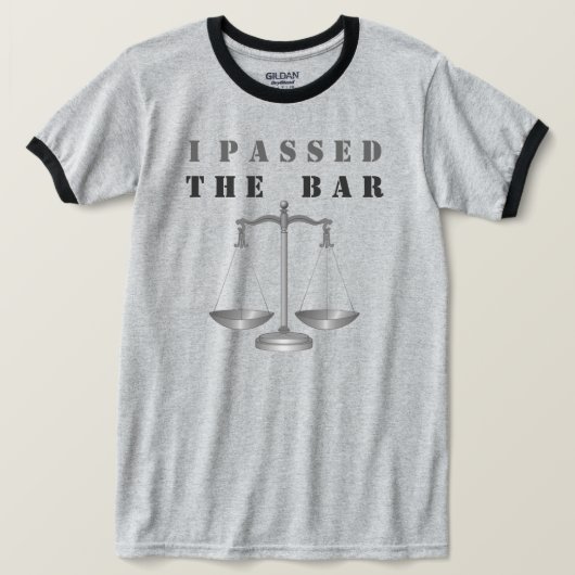 T-shirt A été admis au barreau (Design devant)