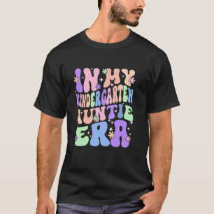 T-shirt À l'ère tata de ma maternelle Groovy Kindergarten
