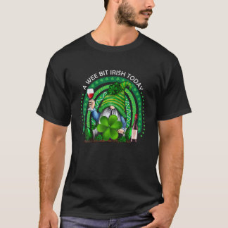 T-shirt A Wee Bit Irish Today St Patricks Gnome Drink Wine