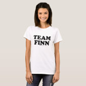 T-shirt adapté de Finn d'équipe rétro dans jaune (Devant entier)