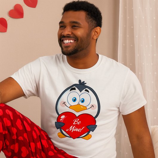 T-shirt Adorable Penguin Holding Be Mine Heart