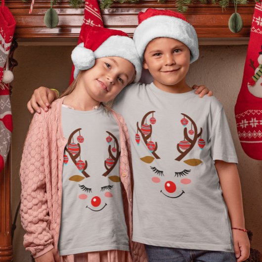 T-shirt Adorable visage de cerf avec ornements sur Antlers