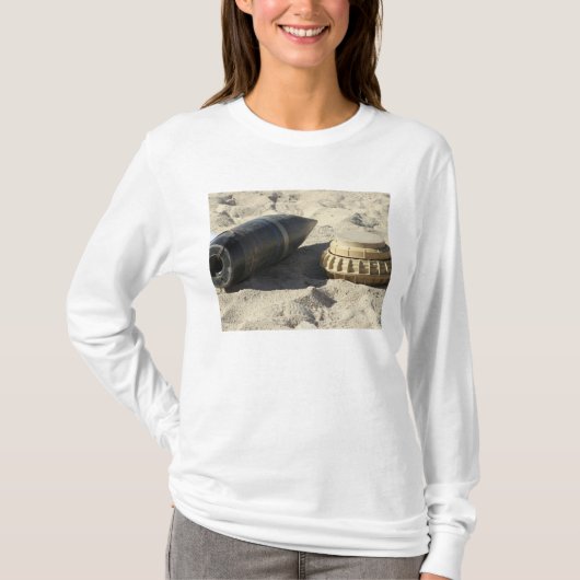T-shirt Affichage statique d'une coque de commande convert (Devant)