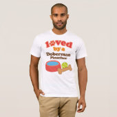 T-shirt Aimé par un Pinscher de dobermann (race de chien) (Devant entier)