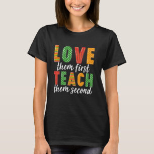 T-shirt Aimez-les d'abord, enseignez-les ensuite Professeu