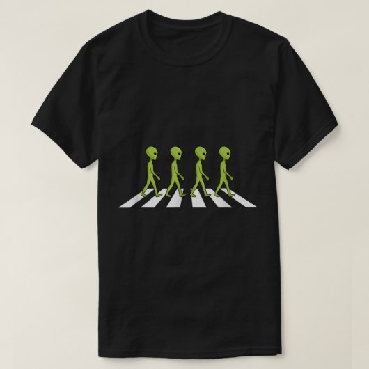 T-shirt Aliens traversant et traversant la route drôle chi (Design devant)
