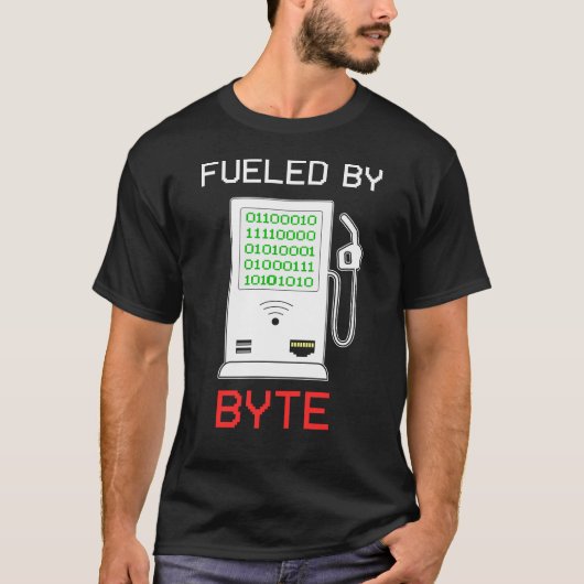 T-shirt Alimenté Par Le Geek Nerd Ordinateur Octet (Devant)