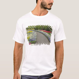 T-shirt Allée de trottoir à travers les tulipes et les jon