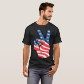 T-shirt American Peace Flag  Patriotic 4th of July Hand Si (Devant entier)