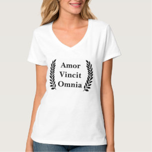 T-shirt Amor Vincit Omnia…