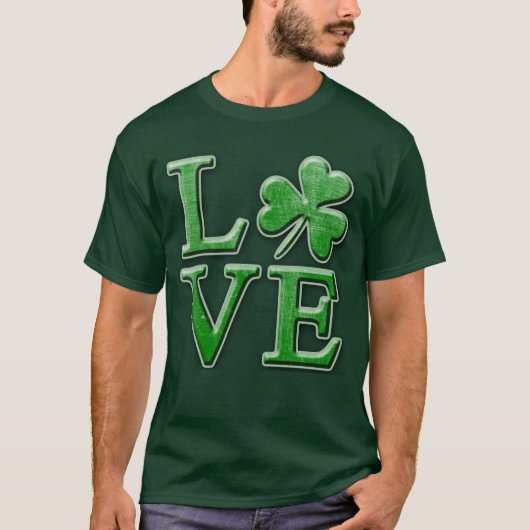 T-shirt AMOUR dans Police verte détenue avec Shamrock (Devant)