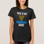 T-shirt Amusant Juif Menorah Bougie Oeuvre Voici Mon Hanuk<br><div class="desc">Amusant Artiste Juif Menorah Bougie Voici Mon Hanoukka.</div>
