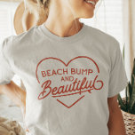 T-shirt Amusant Surfer Maman pour être été Plage Bum Punny<br><div class="desc">Élevez votre style de plage avec notre t-shirt "Beach Bumps and Beautiful", adapté aux femmes enceintes. Lancez votre boule rayonnante avec confiance et confort, embrassant le soleil d'été dans le style. Conçu pour célébrer votre voyage de grossesse, ce tee-shirt chic est un must pour les mamans amoureuses de la plage....</div>