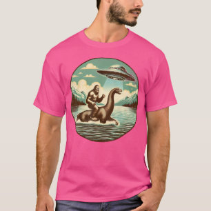 T-shirt Amusant Ufo Bigfoot Riding Loch Ness Monster. Bigf