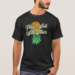 T-shirt Ananas à l'envers joue bien avec les autres drôle