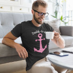T-shirt Ancre de livraison rose avec graphique de texte pe<br><div class="desc">Ce tee graphique présente une illustration d'ancre d'un navire nautique en rose avec votre texte personnalisé ci-dessus en écriture de script blanc. C'est parfait pour faire un tee-shirt pour célébrer un papa-to-be ou customiser avec votre propre slogan pour faire des tee - shirts pour les grands-pères, les oncles, les mamans...</div>