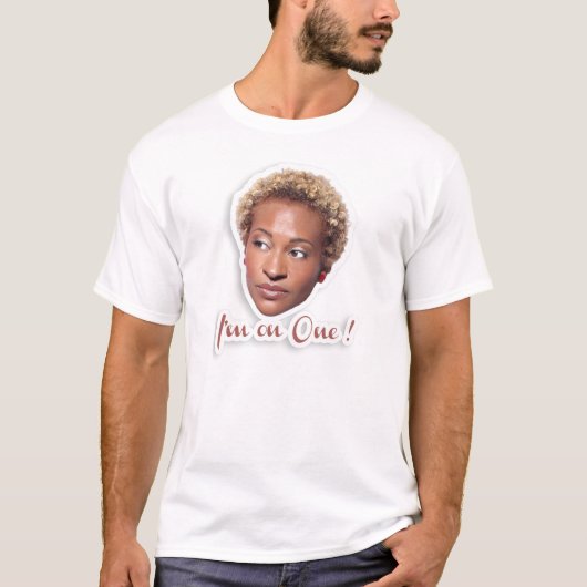 T-shirt Anika est sur un (Devant)