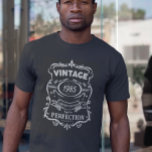 T-shirt Année vintage à la perfection Anniversaire<br><div class="desc">Vous pouvez modifier le style de cette chemise en choisissant Plus > sous l'option style. Il peut être personnalisé dans la zone fournir ou customiser en choisissant le clic pour customiser une autre option et en changeant le nom, les initiales ou les mots. Vous pouvez également modifier la couleur et...</div>