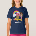 T-shirt Anniversaire du Rodéo de la petite fille sur mesur<br><div class="desc">Une mignonne cow-girl brune dans une jolie jupe rose avec un gilet à reproduction de vache,  un casquette cow-boy et des bottes,  tenant un lasso. Customisez avec le nom et l'âge de votre petite fille country. Un tee-shirt parfait pour un thème d'anniversaire sauvage. Arc en ciel adorable.</div>