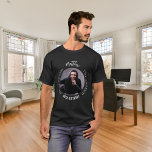 T-shirt Anniversaire noir blanc photo homme mythe légende<br><div class="desc">Célébrez sa journée spéciale avec style avec ce t-shirt d'anniversaire personnalisé! Doté d'un arrière - plan noir classique et d'un texte en gras : "L'homme, le mythe, la légende." Customisez le design en ajoutant son nom, son âge et une photo préférée pour le rendre vraiment unique. Ce t-shirt est le...</div>