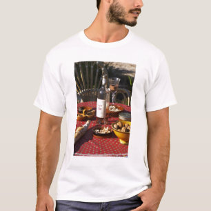 T-shirt Apéritif et amuse-gueules préparés : pain, olives,