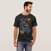T-shirt Apocalyptic Battle: Zombie Biker vs. Alien (Devant entier)