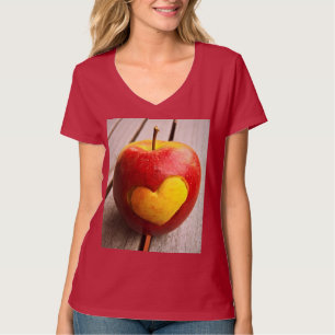 T-shirt "Apple Love" Jolie photo. Acheter maintenant