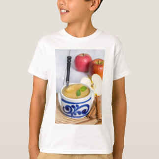 T-shirt Applesauce à la cannelle dans un bol en grès