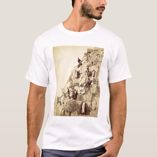 T-shirt Arabes aidant des touristes pour monter les (Devant)