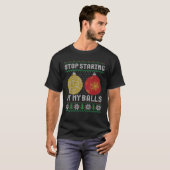 T-shirt Arrêtez de regarder mes couilles pull de Noël moch (Devant entier)