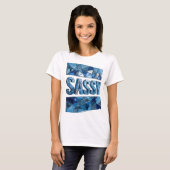 T-shirt Art de texte 3D SASSY bleu clair (Devant entier)