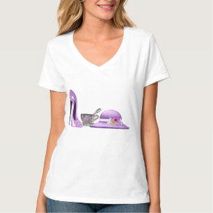 T-shirt Art stylet lilas de chaussure, de casquette et de