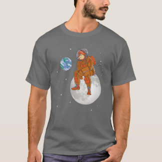 T-shirt Assis Sur La Lune À Observer La Terre