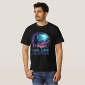 T-shirt Astronaut futuriste - Sci-Fi Space Adventure (Devant entier)