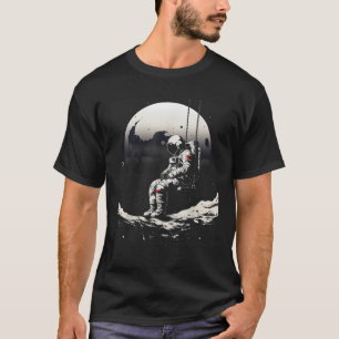 T-shirt astronaute assis sur une balançoire dans l'espace