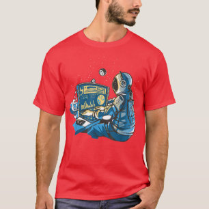 T-shirt Astronaute Sur Ordinateur Dans L'Espace Extérieur