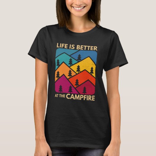 T-shirt At The Campfire Camper Outdoorlife Camping (Devant)