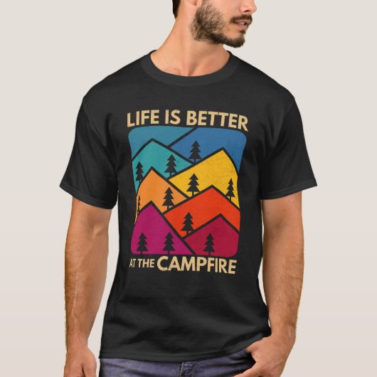 T-shirt At The Campfire Camper Outdoorlife Camping (Devant)