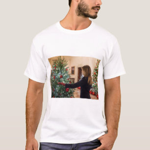 T-shirt Atout de Melania décorant l'arbre de Noël