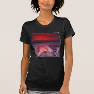 T-shirt Aube au-dessus de la mer orageuse