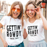 T-shirt Austin Bachelorette Gettin Rowdy<br><div class="desc">Es-tu prêt pour la fête de toute une vie ? Que vous soyez marié dans les mois à venir ou que vous vouliez juste lancer une soirée épique de bachelorette, nous avons juste le truc ! Notre T-shirt Austin Bachelorette Gettin Rowdy Custom Bridesmaid est parfait pour votre gang de filles....</div>