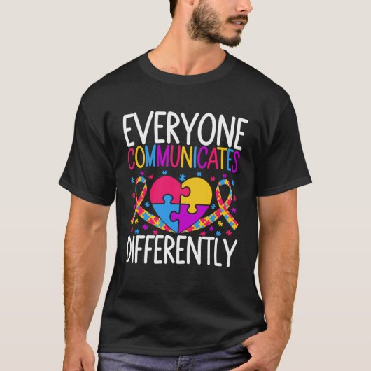 T-shirt Autism Awareness Everyone Communicates Differentl (Devant)