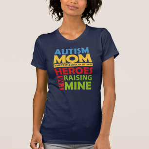 T-shirt Autisme Maman Je suis en train de lever mon héros